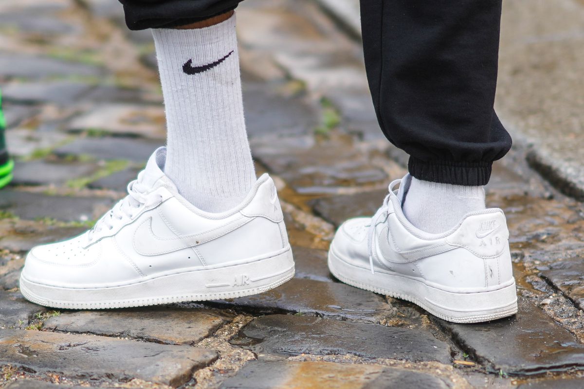 Nike Air Force 1 Low Supreme White UK 9 Sneaker
